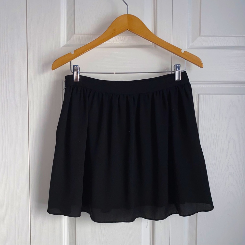 Express Skirt Black Size: 2
